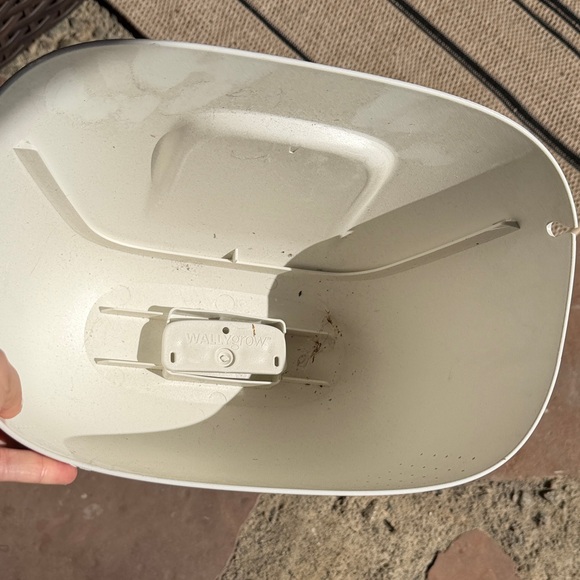 Wall-Mount planter Baskets in Brown and White - - Picture 3 of 5